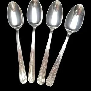 wm Roger's | Dining | 8 Teaspoon International Friendship Medality ...